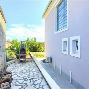 Villa Isabella, Linardići
