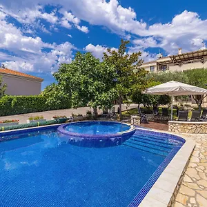 Apartament Haya With Heated Pool, Linardići